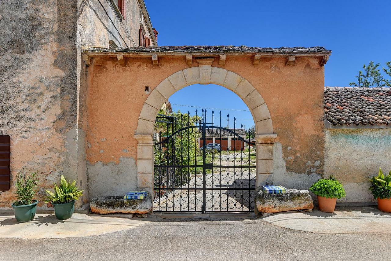 Palazzo 1812 Villa Krnica Bagian luar foto